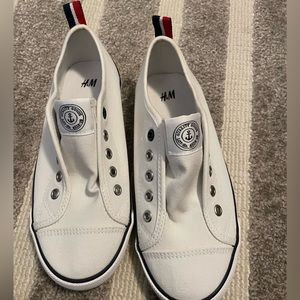 Brand NEW white sneakers size 1